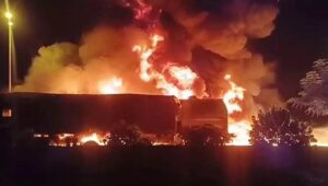 kannadaprabha_2026-06-20_ysy0wxpd_twotruckcatchfire.jpg